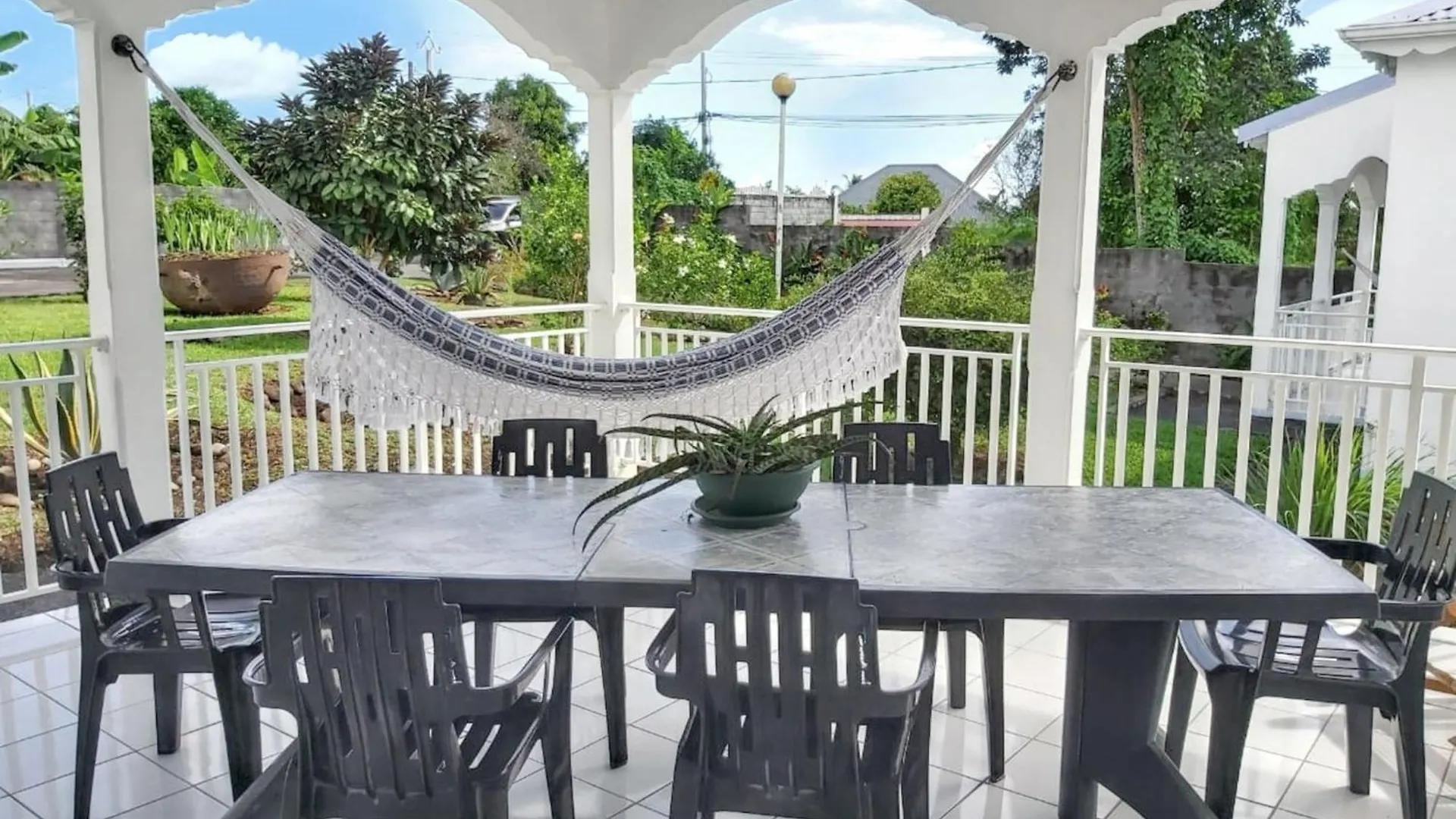 Bungalow Charmant Proche De Capesterre Belle Eau Avec Piscine Partagee Gwadelupa